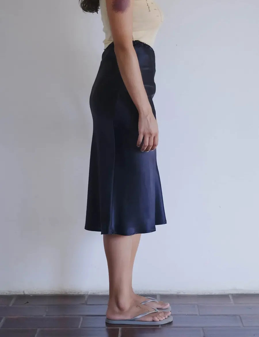 Baserange-Dydine-Midi-Skirt-Silk-Black-Side.webp