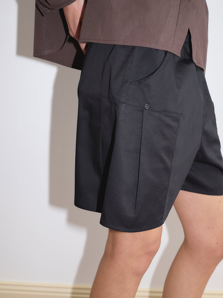Pleat Short - Black
