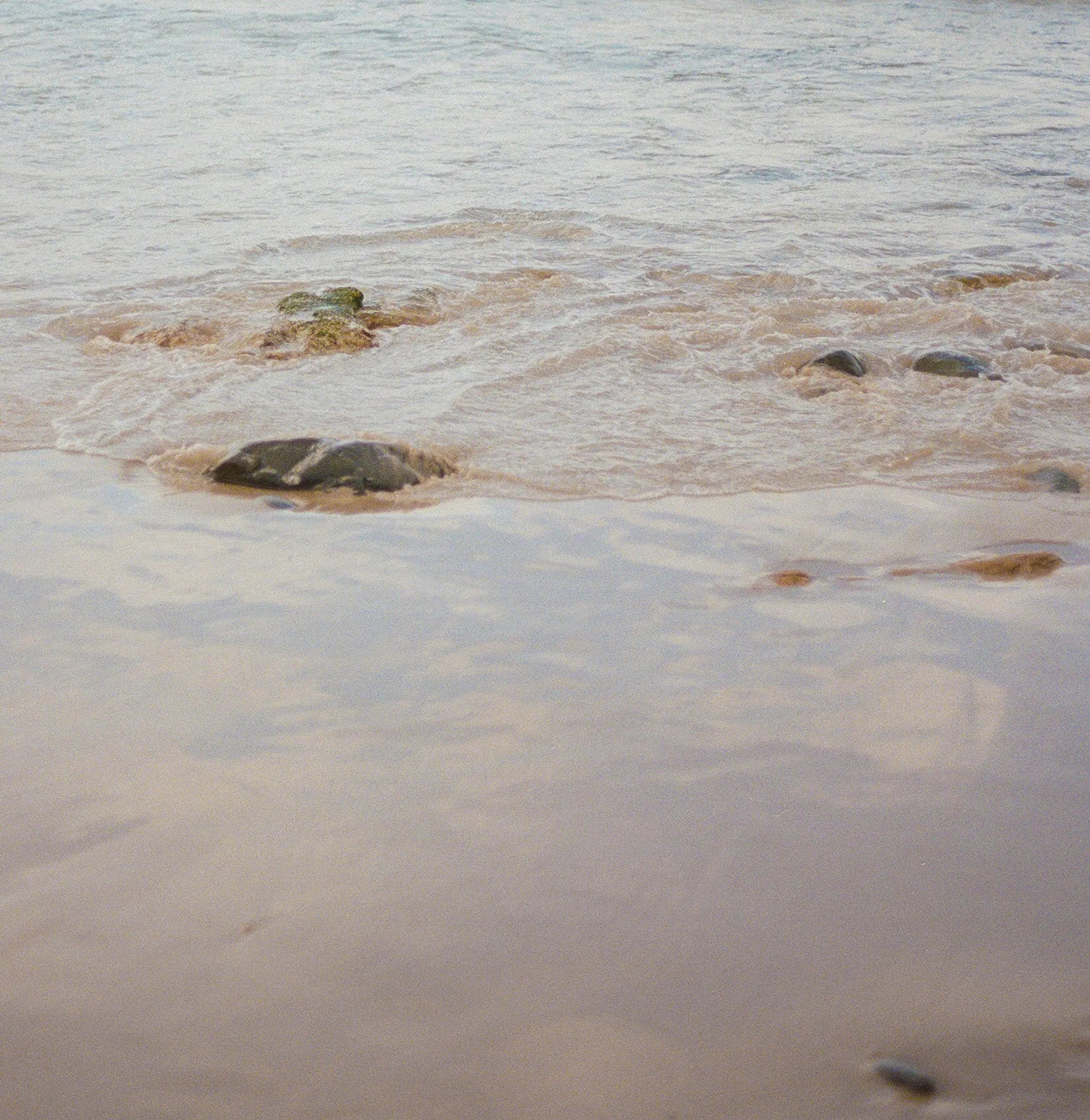 Editorial-Swimwear-Mood-Beach-Rocks.webp