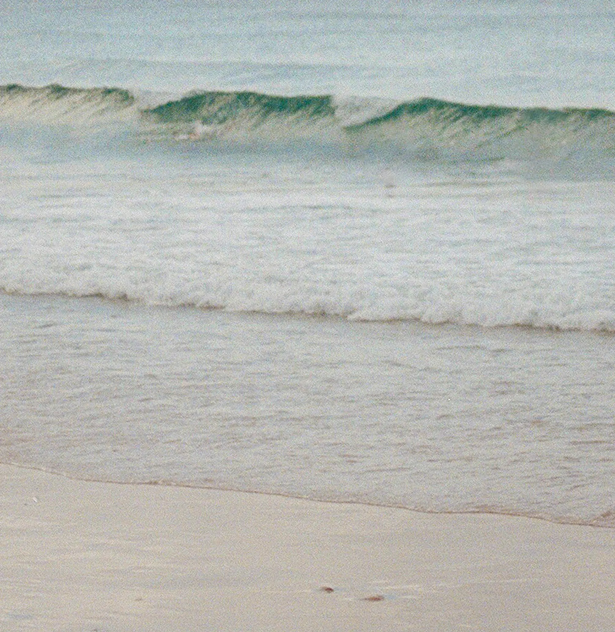 Editorial-Swimwear-Mood-Beach-Waves.webp