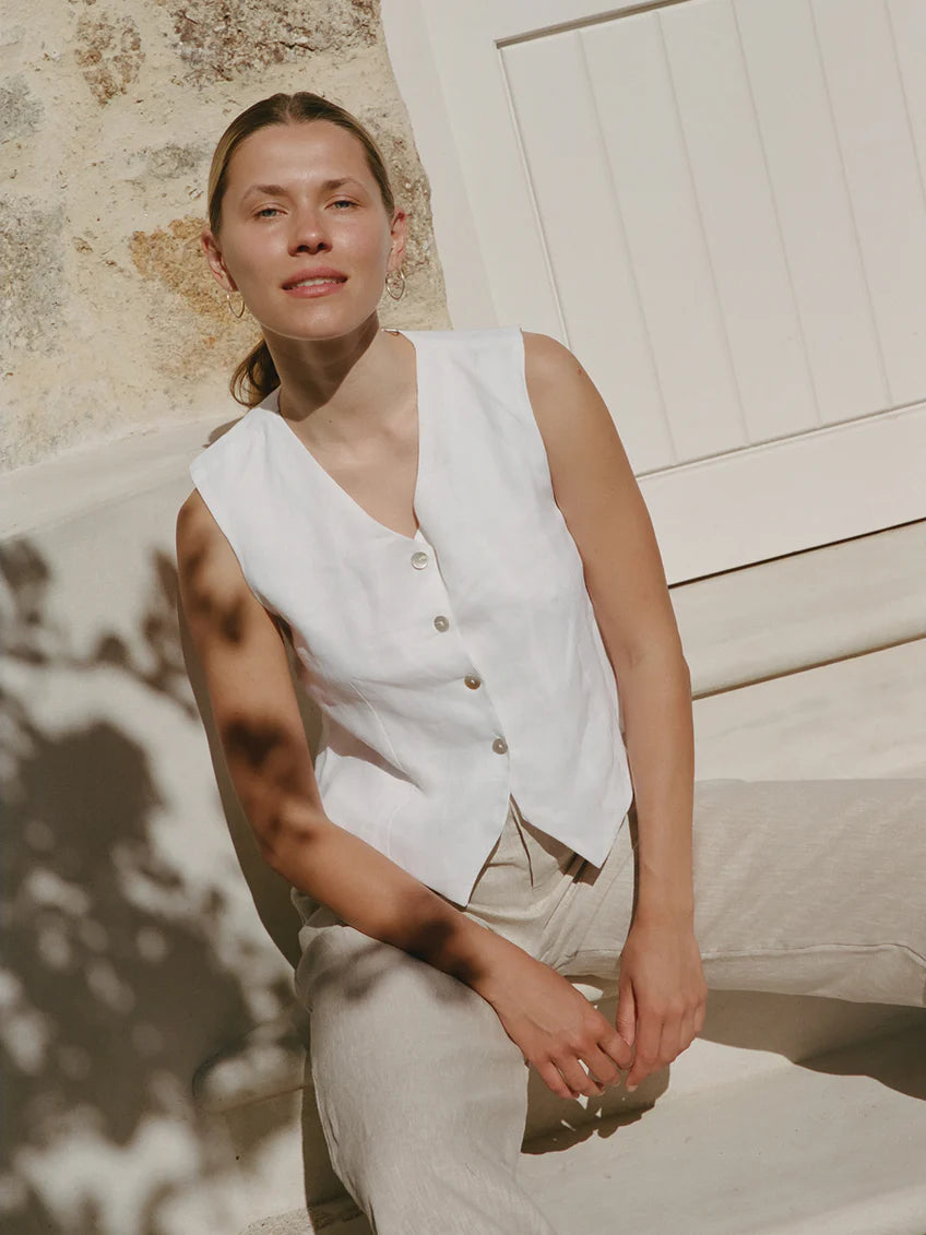 Fig & Honey Leinenweste Weiß Tragebild 2