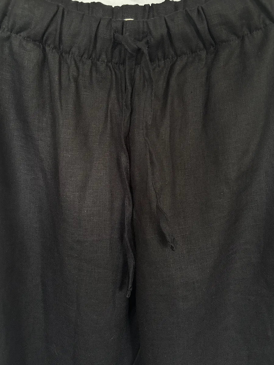 Fig & Honey schwarze Leinenhose Detailansicht