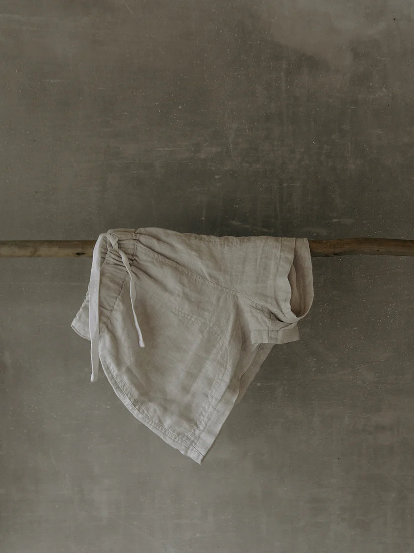 Fig & Honey Leinenshorts Beige Hängerbild Seitenansicht