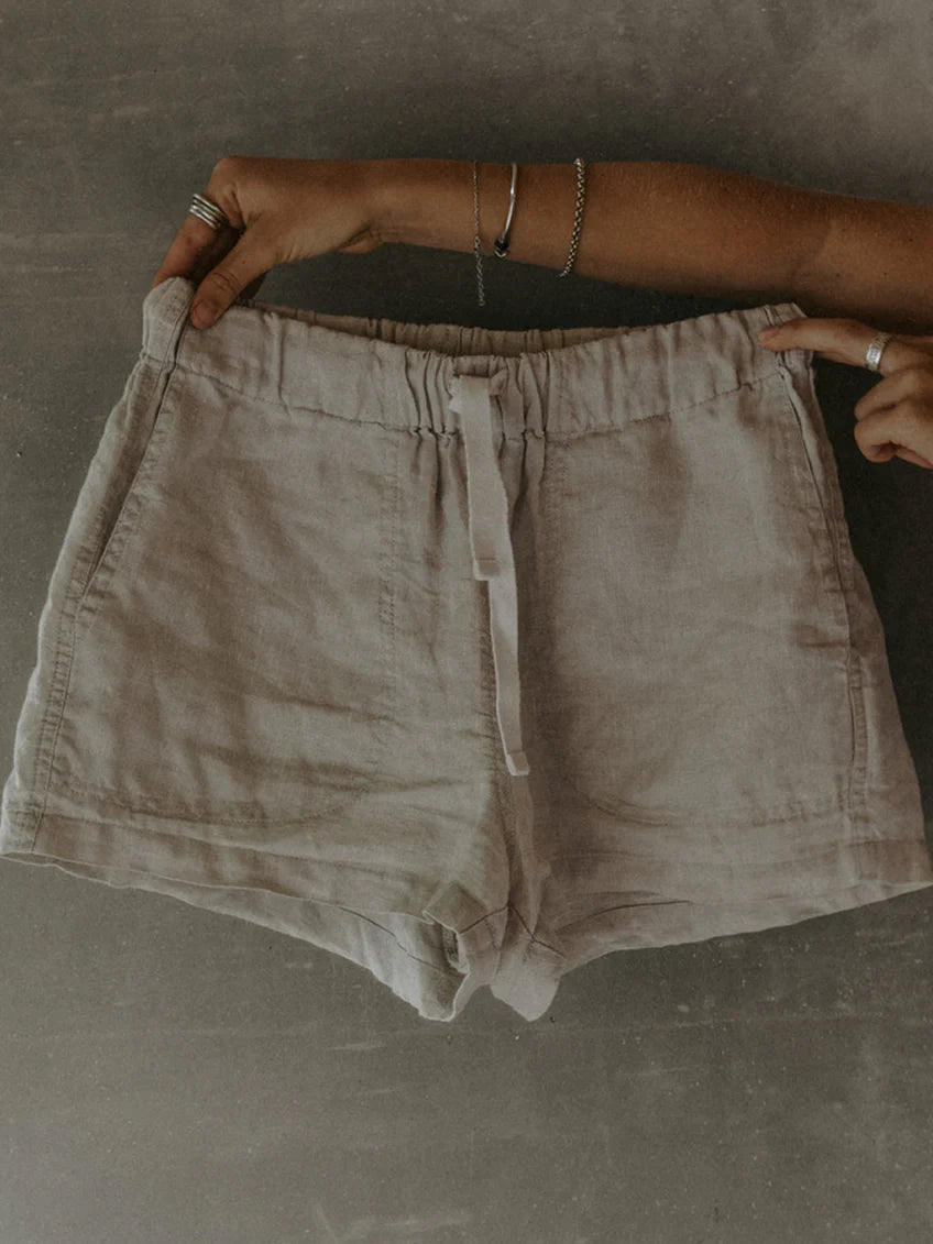 Fig & Honey Leinenshorts Beige Frontalansicht