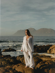 Fig & Honey Linen Fronttie Shirt Model in Kapstadt Landschaft