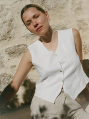 Fig & Honey Leinenweste Weiß Tragefoto Model Portraitansicht