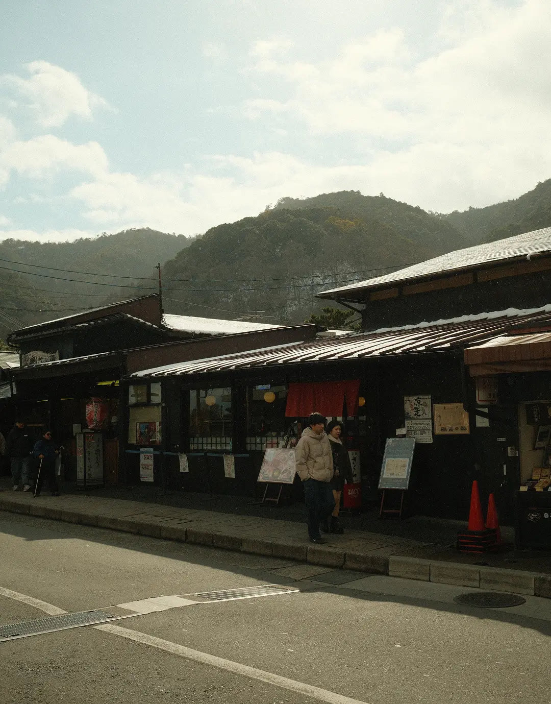 Ha-Porcelain-Japan-Kyoto-Mood.webp