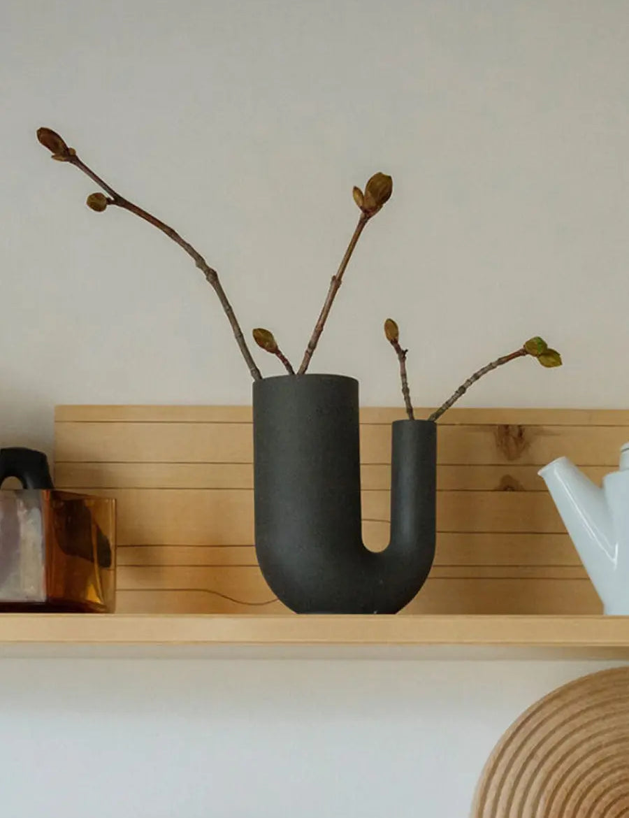 Ha-Porcelain-Tuba-Vase-Black.webp