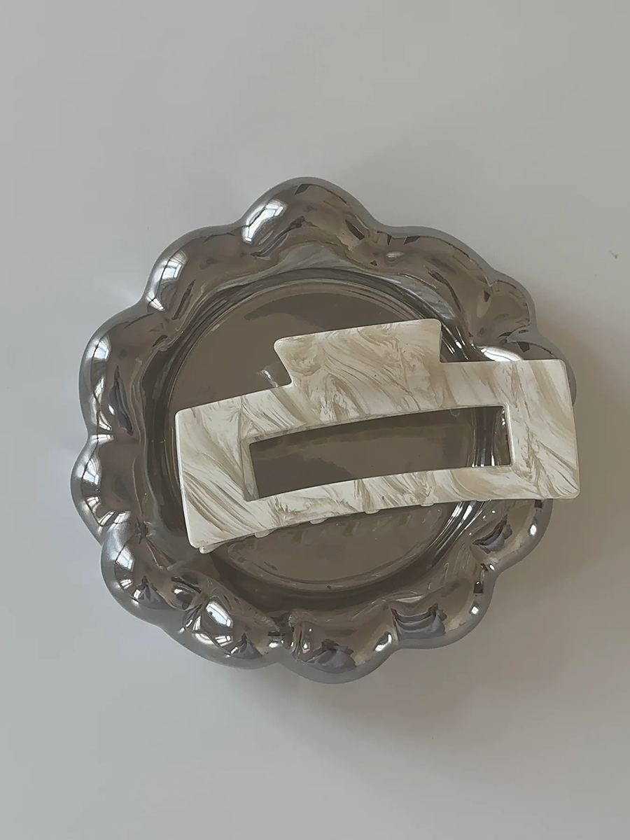 Mila Clip Beige Swirl