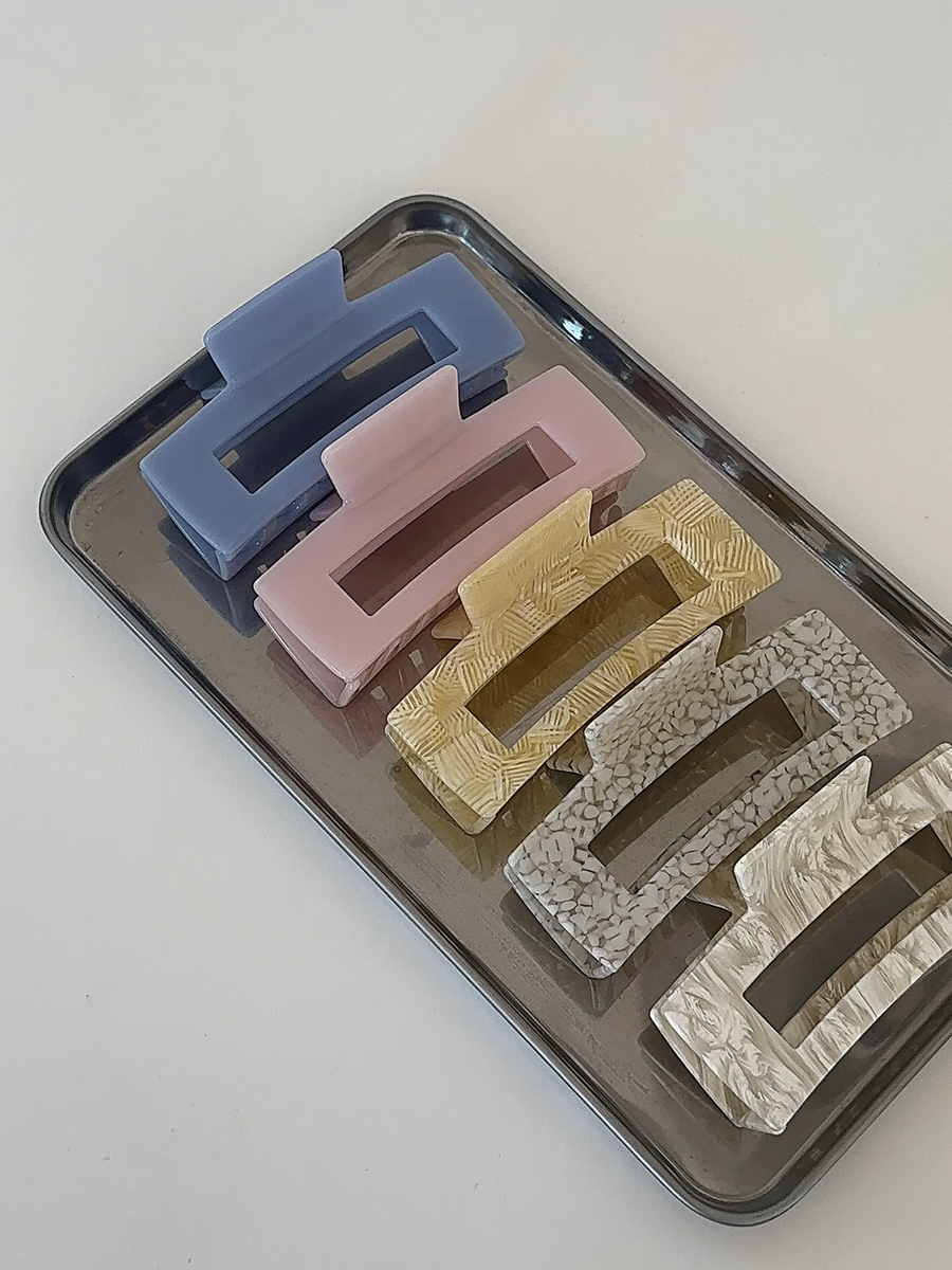 Mila Clip Beige Swirl