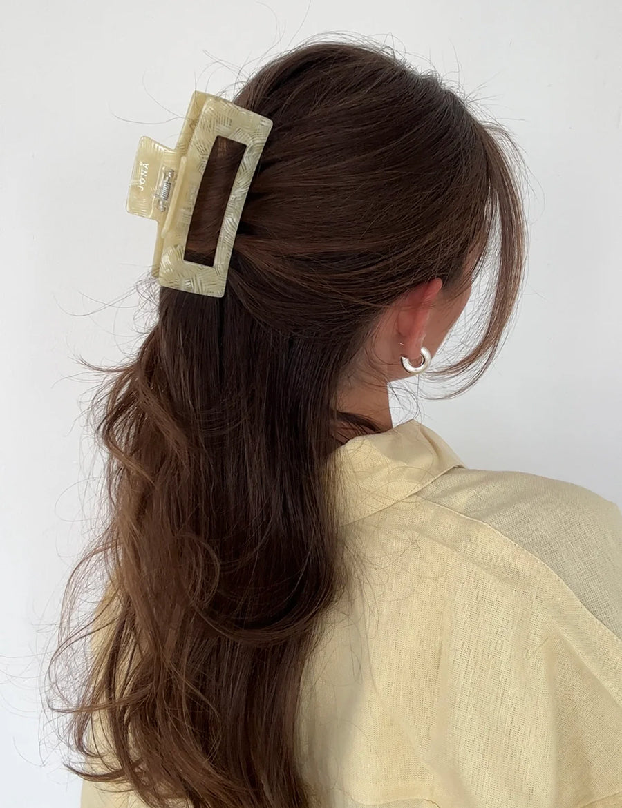 JONA-The-Label-mila-hairclip-soft-sun-2.jpg