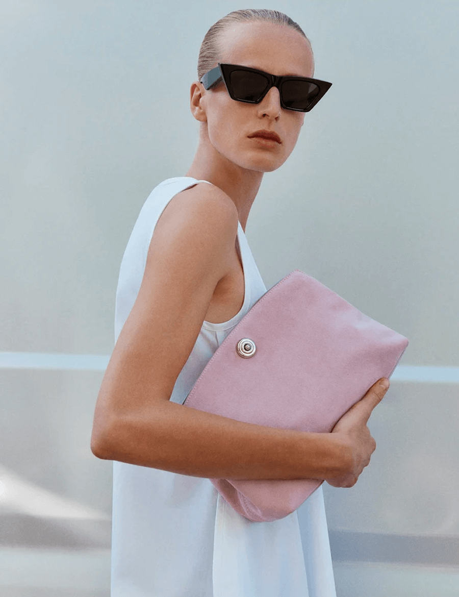 Liffner-Pushlock-Pouch-Suede-Pink-Kampagnen-Foto.png