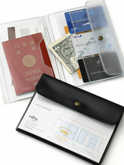 Nähe Travel Organizer Transparent Detailansicht mit Reisedokumenten