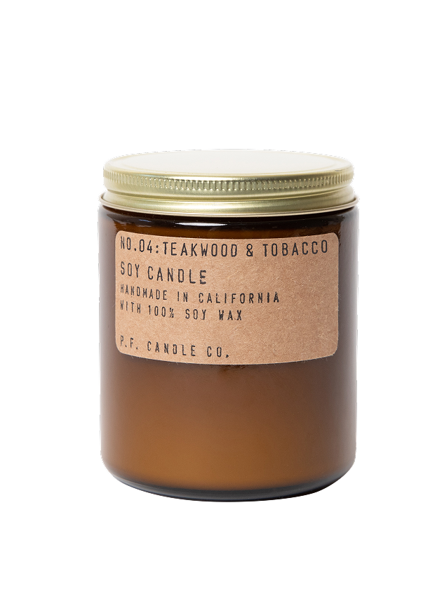 PF Candle Co Kerze Teakwood and Tobacco Frontansicht freigestellt