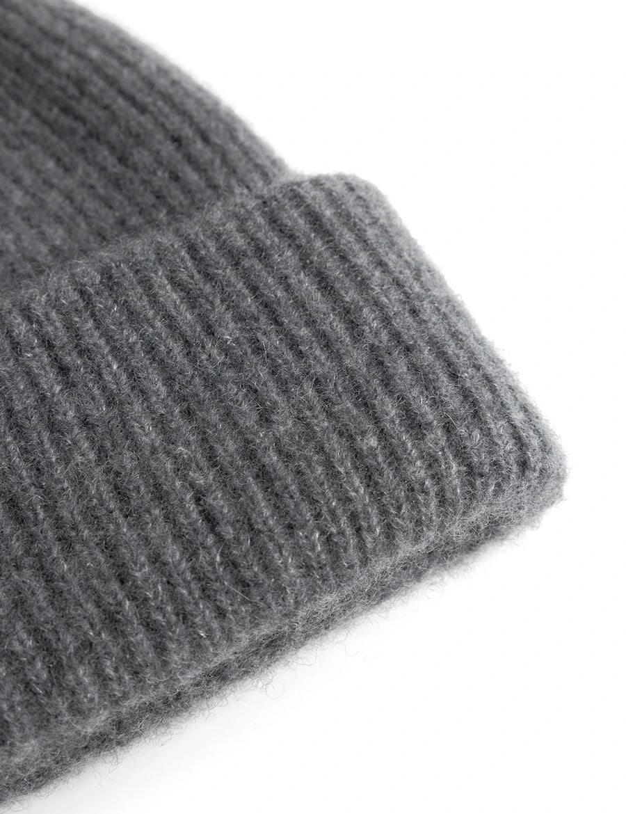Rue-Tokyo-Kitti-Beanie-Thunder-Detail.webp