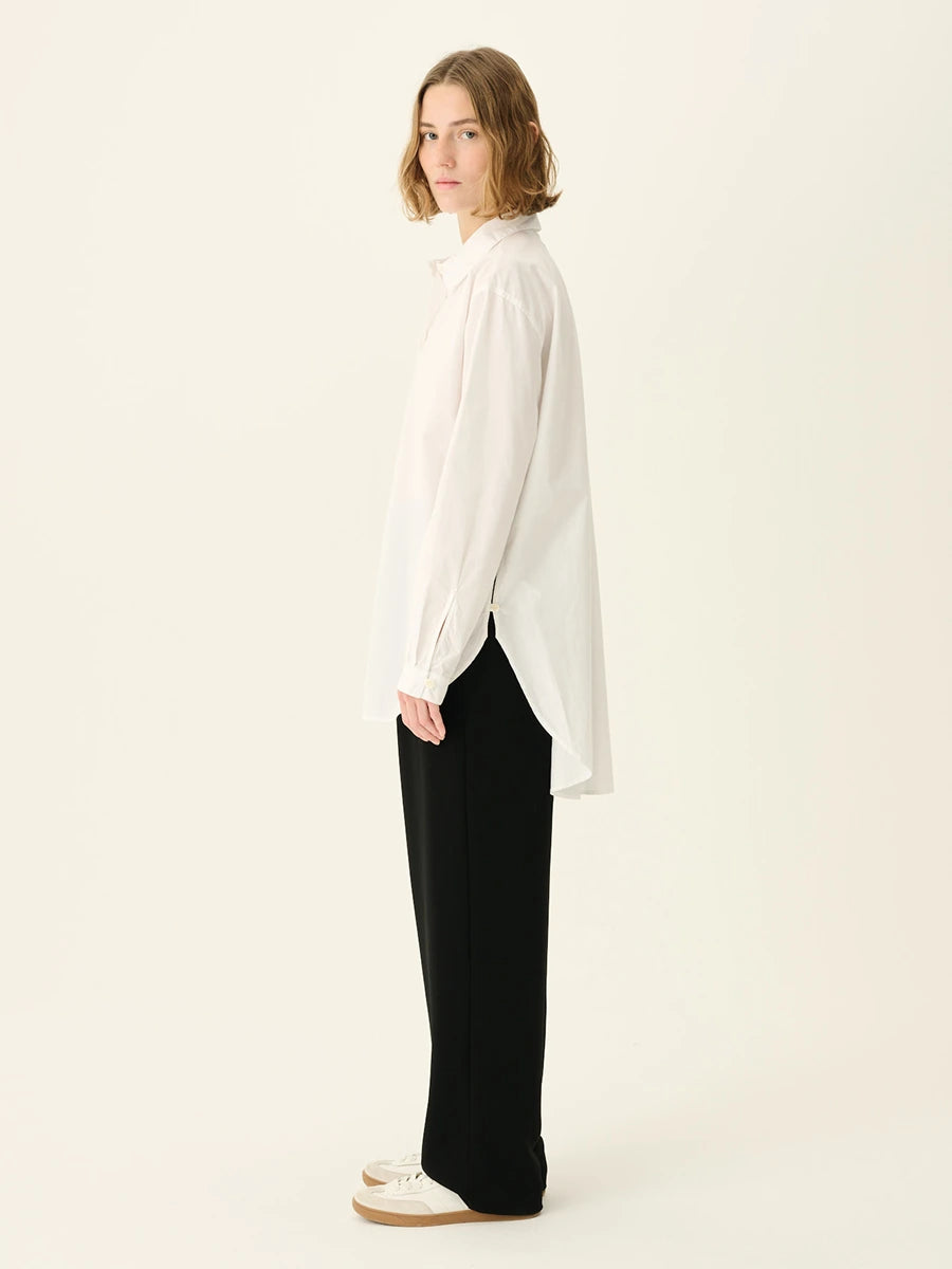 Rue de Tokyo Shelby Hemd weiß seitliches Tragebild