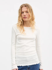 Skall Studio Edie Blouse Langarmshirt Weiß Modelbild Frontansicht Portrait