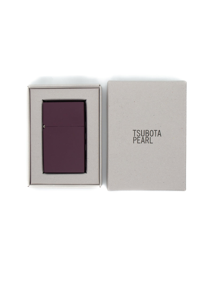 Tsubota Pearl Hard Edge Feuerzeug Bordeaux Rot mit Verpackung Frontansicht