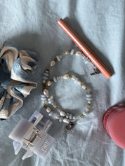 Tsubota Pearl Parfum Roll On in Sakura Pink Moodbild mit Accessoires