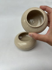 We Are Studio Studio Bijou Jar Beige Deckel Detailansicht neben Dose