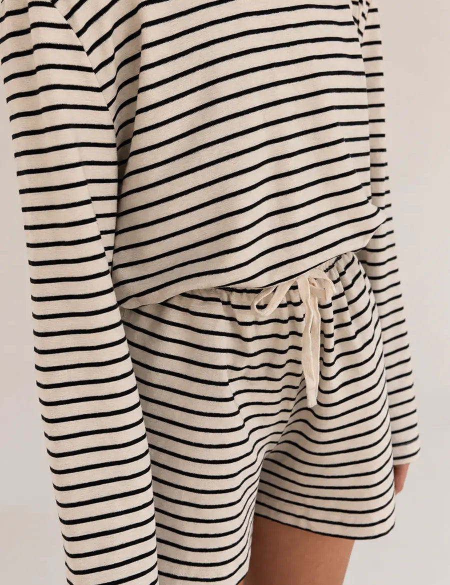 Zulu-Zephyr-Jersey-Long-Sleeve-Sport-Short-Black-Stripe-Material-Detail.webp
