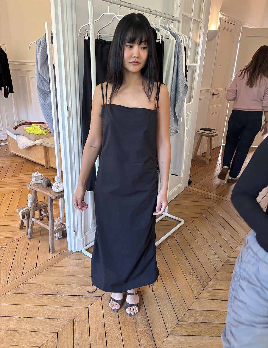 baserange-pictorial-dress-black-1.jpg