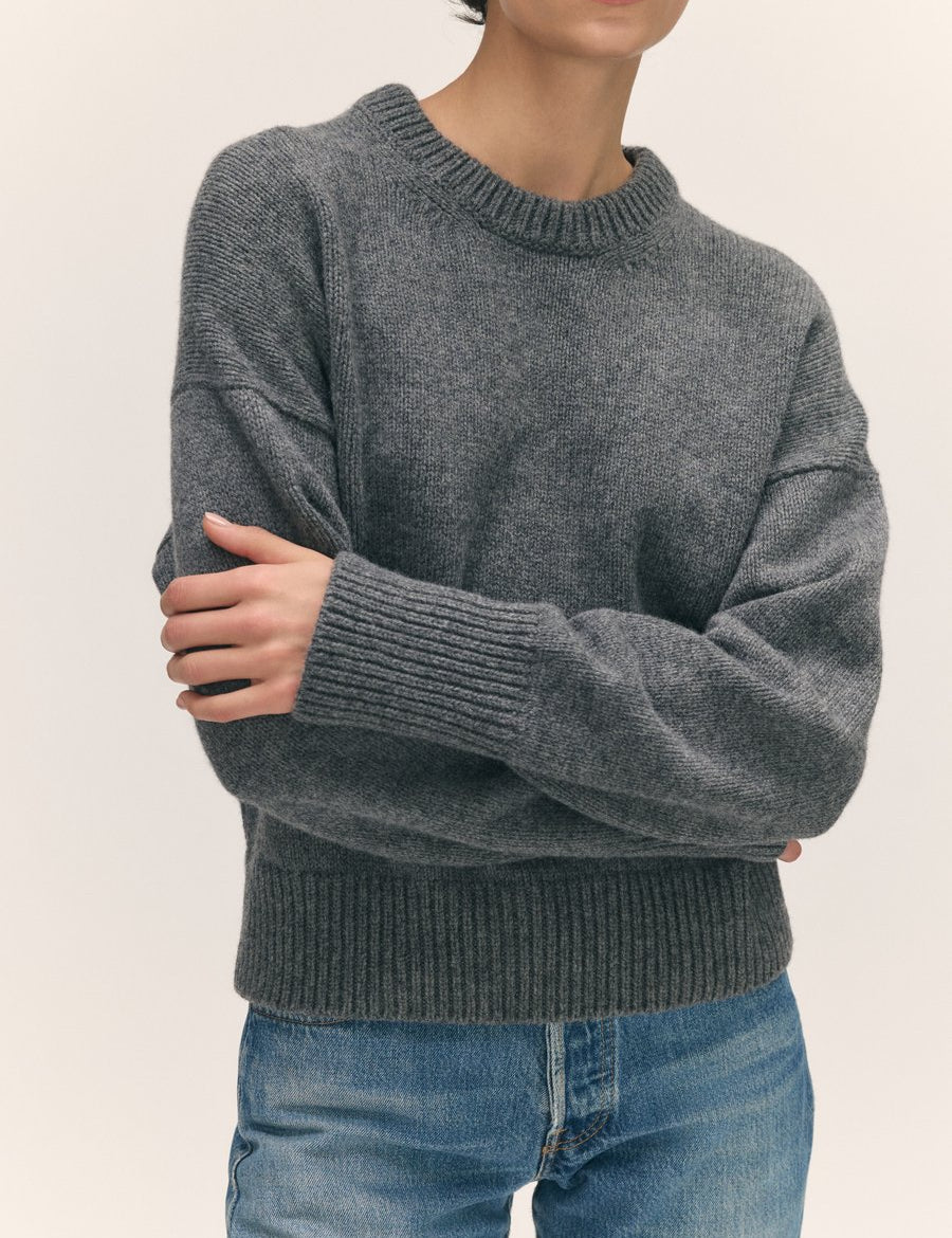 &Daughter Sora Slouch Crew Derby Grey – Detailbild 2