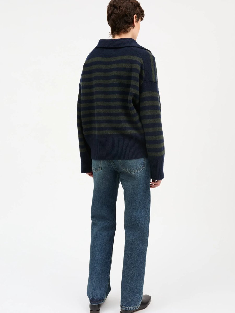 Skall Studio Dean V-Neck Navy Green Stripe – Produktbild