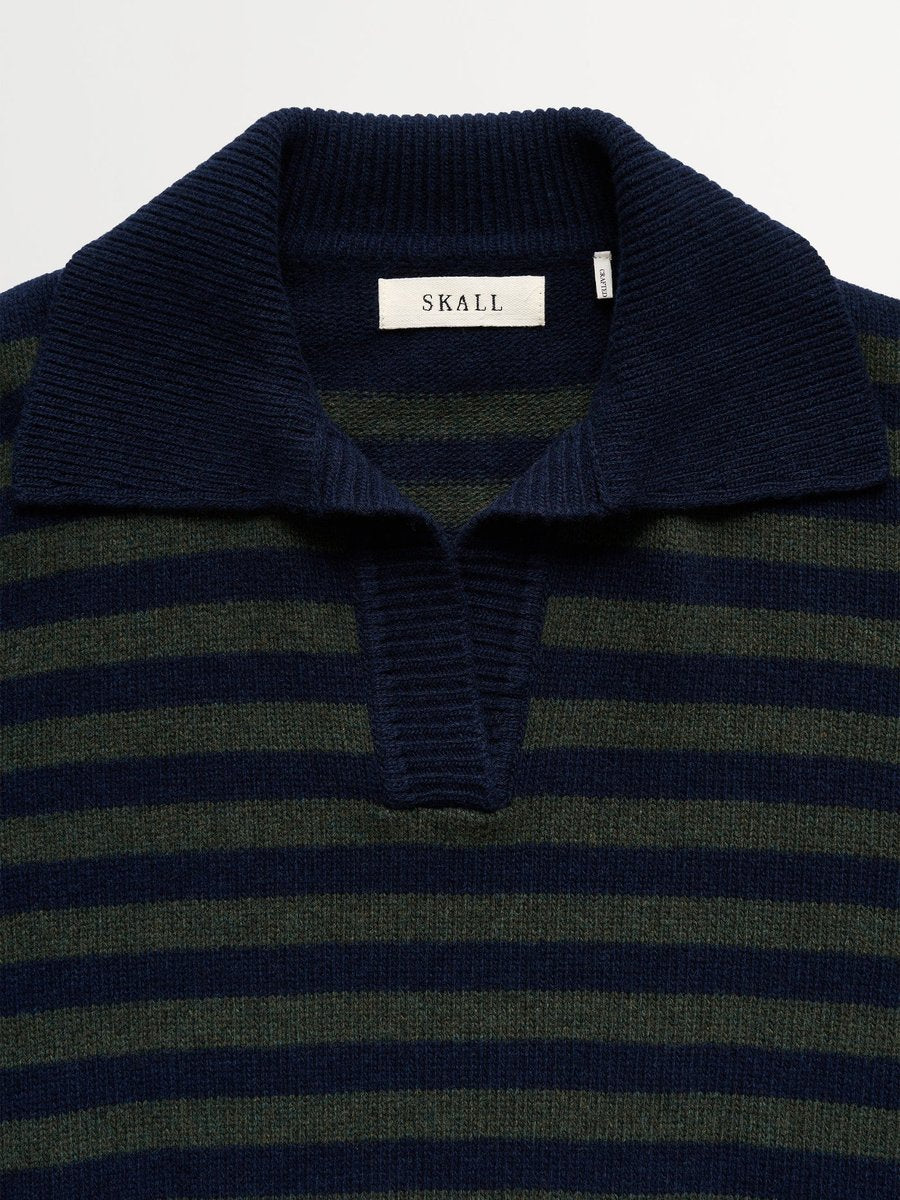 Skall Studio Dean V-Neck Navy Green Stripe – Detailbild 2