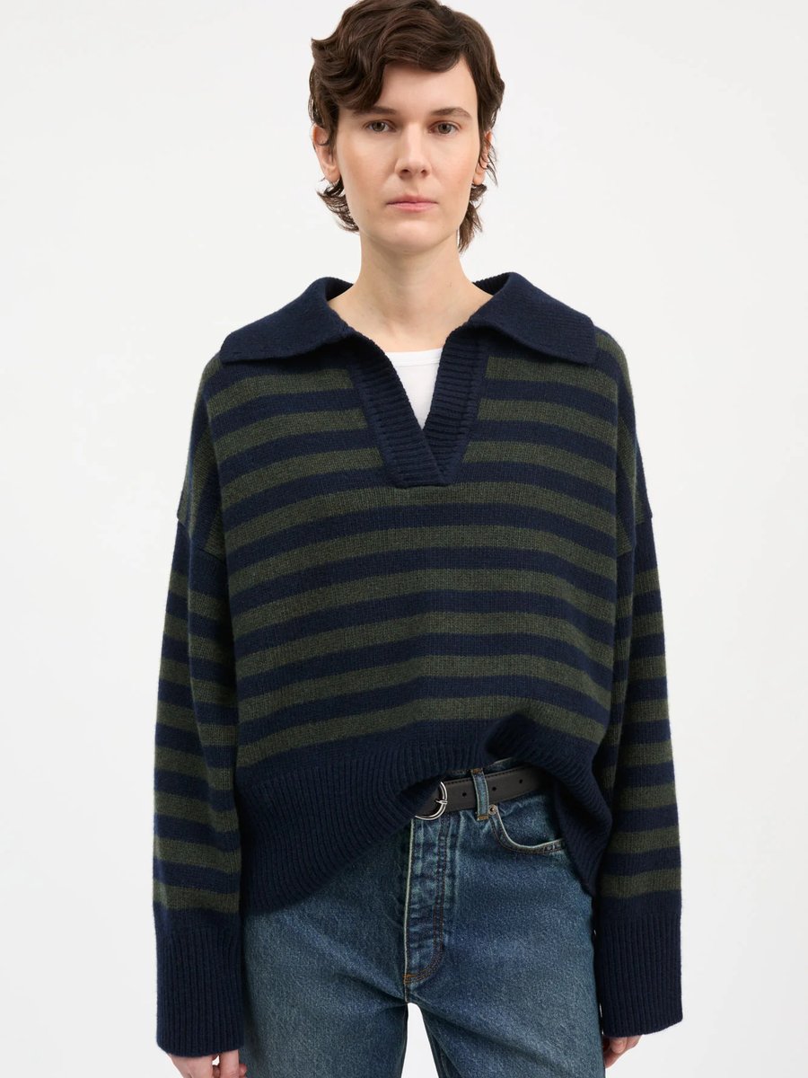 Skall Studio Dean V-Neck Navy Green Stripe – Detailbild 3
