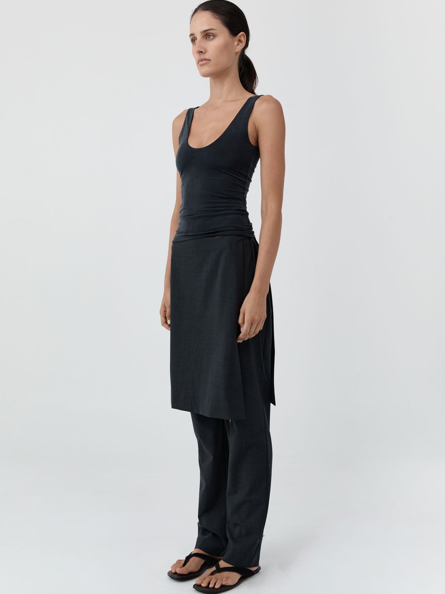 St. Agni Wool Sarong Pants Dark Graphite – Detailbild 3